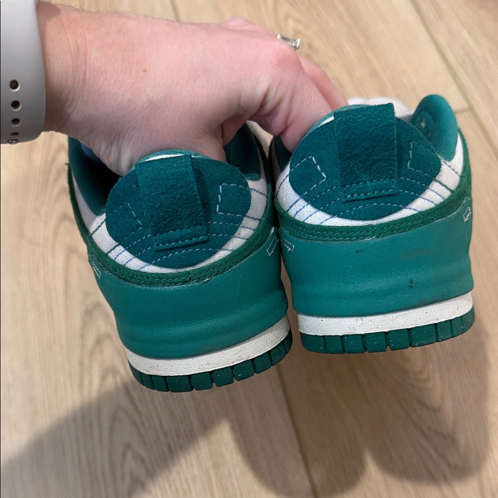 Nike Dunks in Green and White - Picture 4 of 4